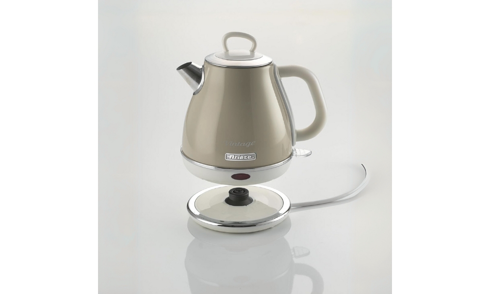 Beige White Ariete Electric Kettle With Base